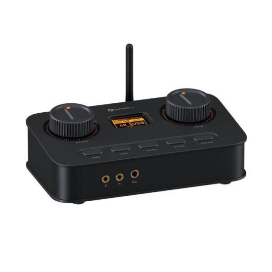 מכשיר DAC (ממיר דיגיטלי לאנלוגי) ומגבר אוזניות איכותי וקומפקטי. הממיר מיועד להעניק שדרוג דרמטי לכל חוויית האזנה - במחשב, בנייד, בעמדת עבודה, בחדר גיימינג, בסטודיו ובכל מקום בו מבקשים איכות צליל יוצאת דופן.