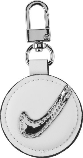 כיסוי מחזיק מפתחות ל-Apple AirTag מבית Nike - צבע לבן כסוף