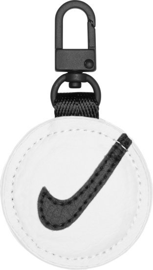 כיסוי מחזיק מפתחות ל-Apple AirTag מבית Nike - צבע שחור לבן